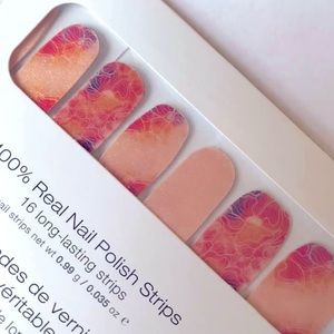 Color Street Nails, Retired set
Bundle and save on shipping per set! 5/$20